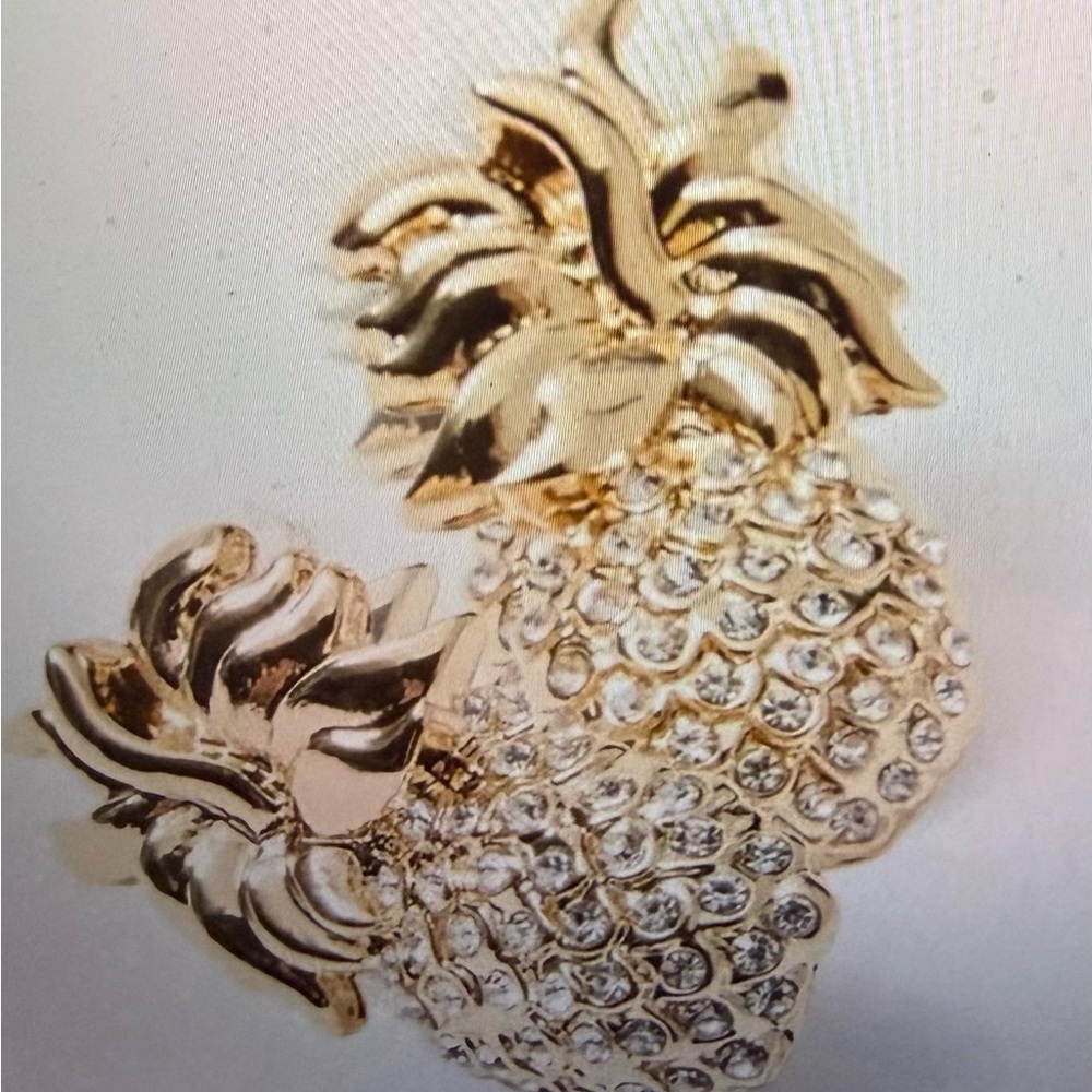 Lilly Pulitzer, NWTs Gold Pineapple Earrings, gold and stone studs & pouch - Picture 2 of 5